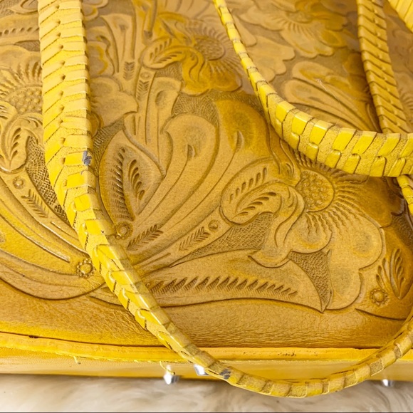 Handcrafted Alexandro Yeo Tooled Yellow Purse - Picture 7 of 9